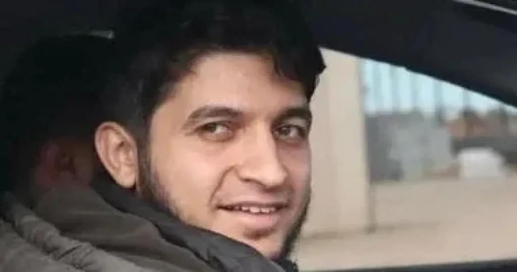 م