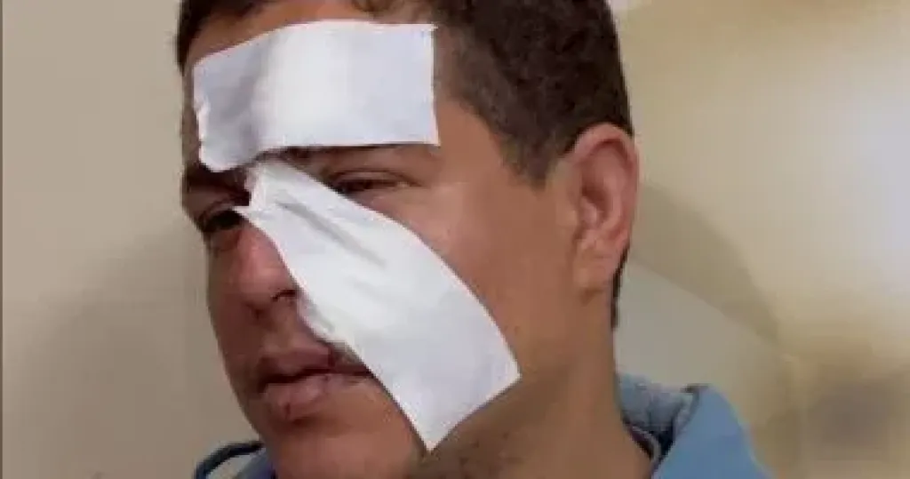 م