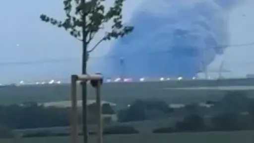 حريق فى مستودع قرب مطار شارل ديجول فى باريس