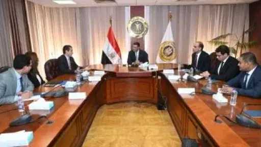 وزير الصناعة يبحث مع ”سيمكس العالمية” رؤية الشركة للتوافق مع خطط الدولة للتنمية