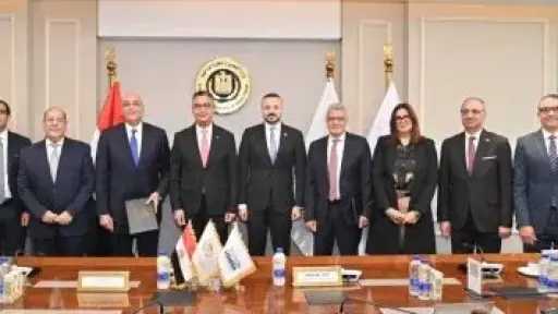 توقيع مذكرة تفاهم بين الشركة القابضة للصناعات الغذائية وجهاز تنمية المشروعات المتوسطة والصغيرة ومتناهية الصغر