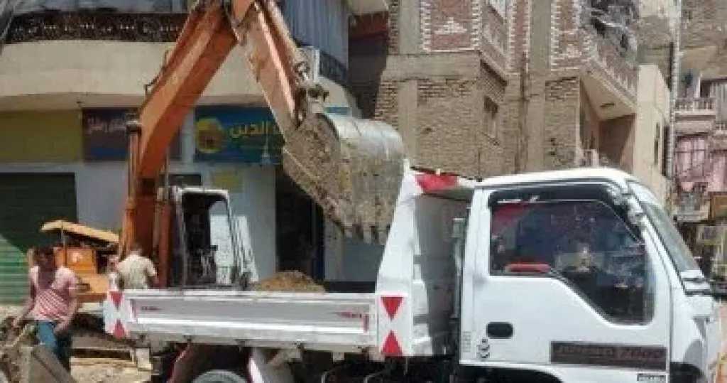 إزالة 20 حالة تعدى ورفع 60 طن مخلفات خلال حملات نظافة فى الطود