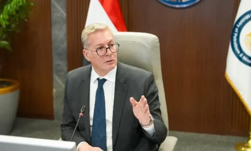 وزير البترول يبحث مع "شل" و"بتروناس" خطط تكثيف البحث والاستكشاف