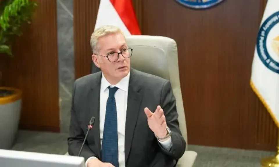 وزير البترول يبحث مع ”شل” و”بتروناس” خطط تكثيف البحث والاستكشاف