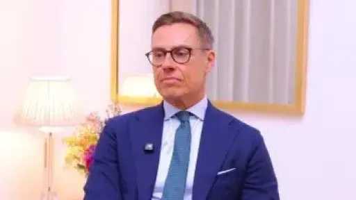 رئيس فنلندا يدعو أوروبا إلى التهدئة بشأن سحب القوات الأمريكية