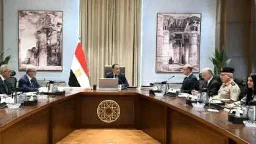 رئيس الوزراء يتابع موقف طرح عدد من الشركات الحكومية في البورصة