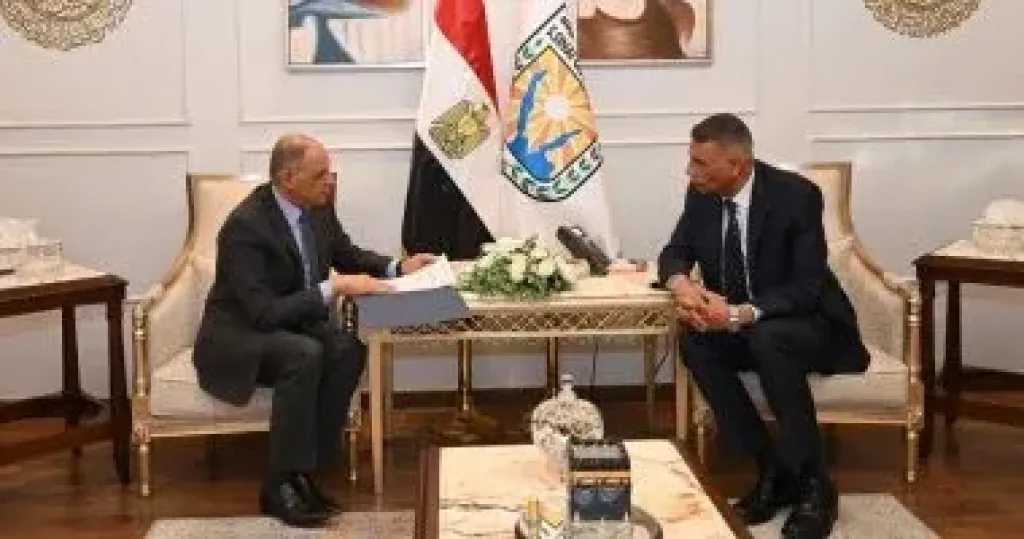 محافظ جنوب سيناء يعتمد لجنة شيوخ القبائل فى المحافظة