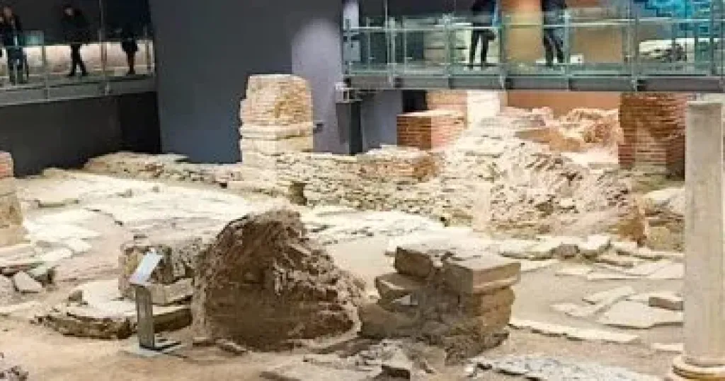 اليونان