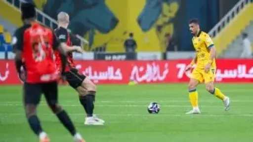 التعاون ينجو من الخسارة بتعادل مثير أمام الرياض في الدوري السعودي