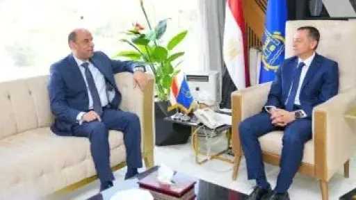 وزير العمل خلال جولته بأسوان يعلن بدء صرف إعانات الحوادث بقيمة 300 ألف جنيه