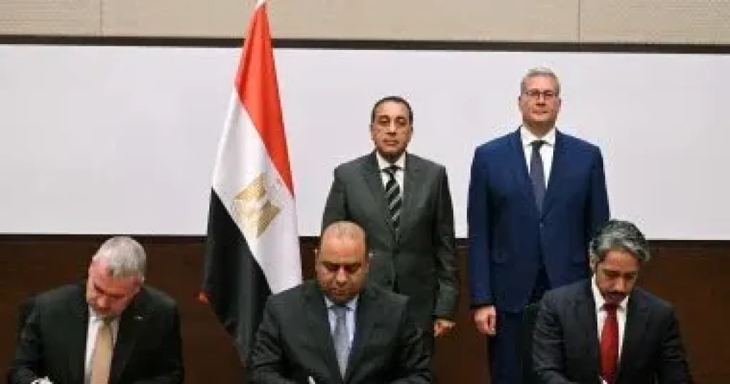 توقيع مذكرة تفاهم بين البترول وشركة إكسون 