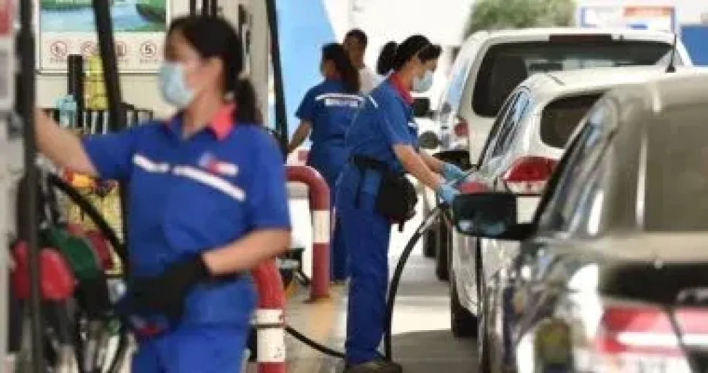 الصين ترفع أسعار البنزين والديزل 