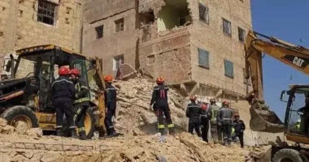 ضحايا انهيار مبنى سكنى فى مدينة فاس بالمغرب 