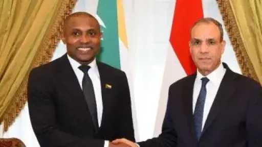 وزير الخارجية يستقبل نظيره القُمري لبحث سبل تعزيز العلاقات الثنائية