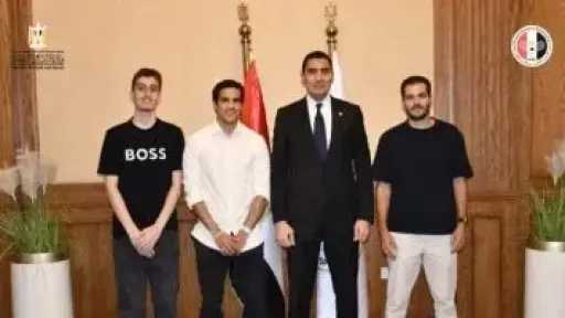 وزير الرياضة يكرم 3 من أبطال الاسكواش تقديرا لإنجازاتهم المميزة
