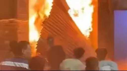 مصرع مالك محل وابنه إثر حريق اشتعل بمخزن في الوراق