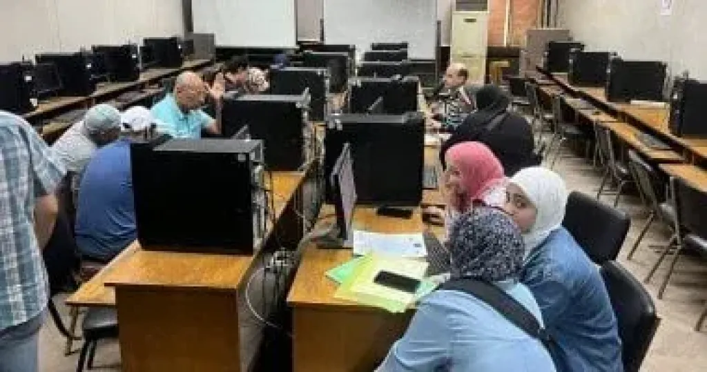 الجامعات