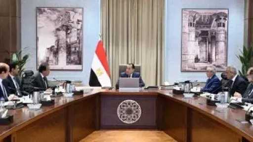 رئيس الوزراء يتابع إجراءات إحكام وتعزيز الرقابة على مصانع إنتاج الأغذية