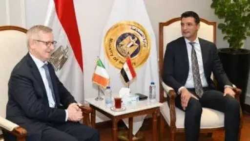 عقد وزير الصناعة لقاءً مع أيدن أوهارا، سفير أيرلندا بالقاهرة لبحث سبل تعزيز التعاون الصناعي بين البلدين