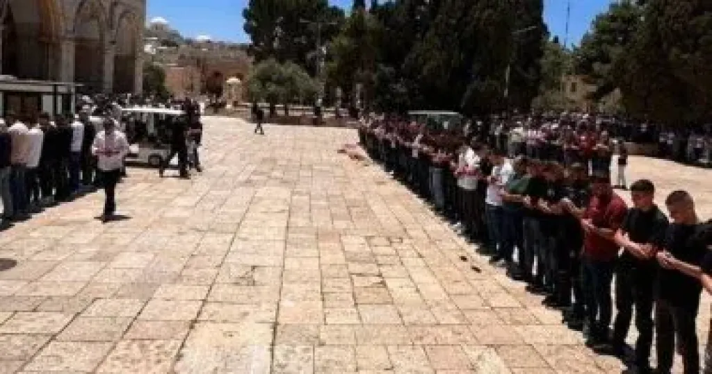 65 ألف مقدسى يؤدون صلاة الجمعة فى المسجد الأقصى المبارك