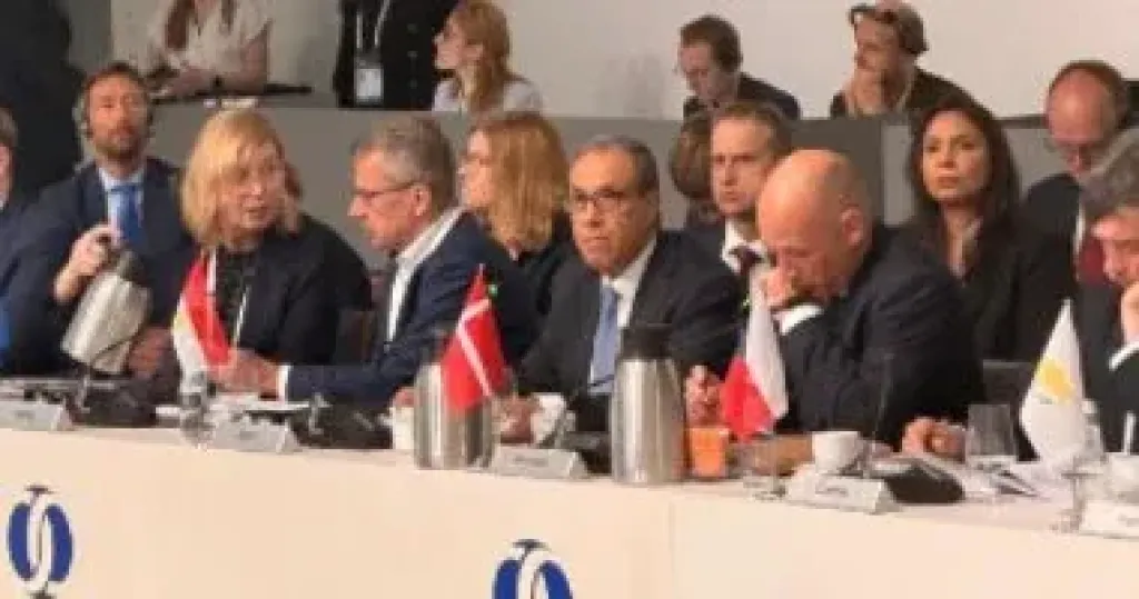 وزير الخارجية 