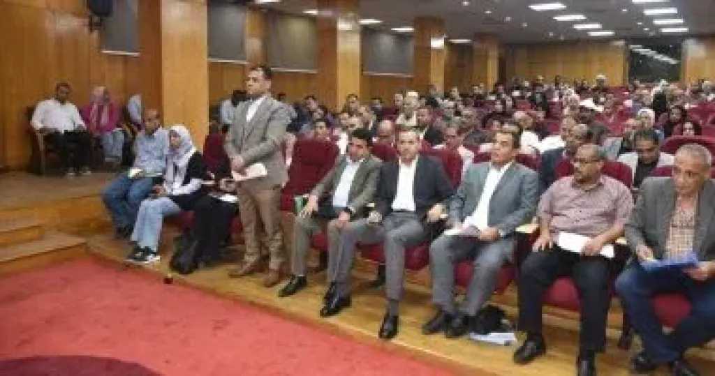 الأقصر تستقبل أكثر من 100 شكوى وطلب في لقاء اليوم المفتوح مع المواطنين.. صور