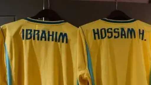 منتخب البرازيل يكرم التوأم إبراهيم وحسام حسن بقميص السيليساو قبل المونديال
