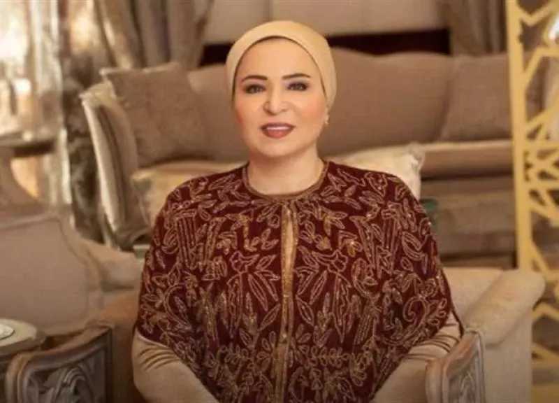 السيدة انتصار السيسى تشهد مع متطوعى الهلال الأحمر وصول مساعدات غزة مليون طن