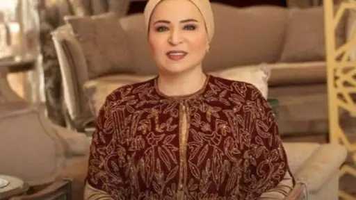 السيدة انتصار السيسى تشهد مع متطوعى الهلال الأحمر وصول مساعدات غزة مليون طن