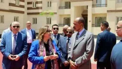 رئيس إريتريا يزور وحدات سكن لكل المصريين ويشيد بالمشروع