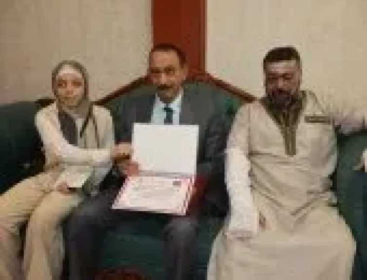 محافظة سوهاج تكرم البطل عادل عبد العال لإنقاذه 6 شباب من حريق بطما