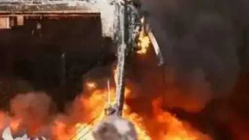 بلفاست تشتعل لليلة الثانية.. إصابات في صفوف الشرطة واعتقالات بعد هجوم الطعن