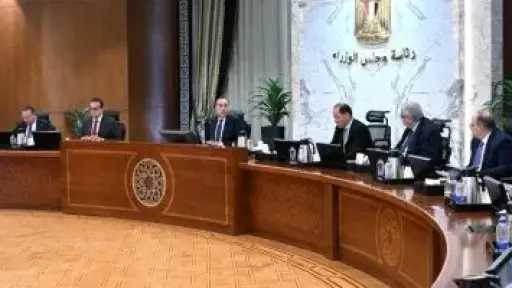 رئيس الوزراء يتابع موقف توافر الأدوية والمستحضرات الطبية وسداد مستحقات الشركات