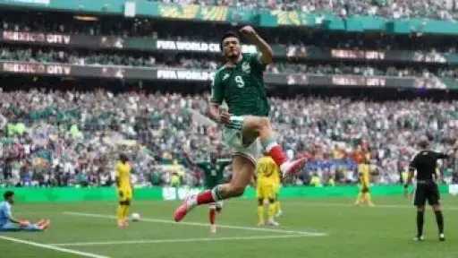 المكسيك تهزم جنوب أفريقيا و3 بطاقات حمراء في افتتاح كأس العالم