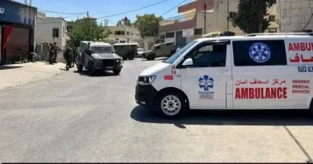 جرح 4 فلسطينيين وإغلاق الطريق 