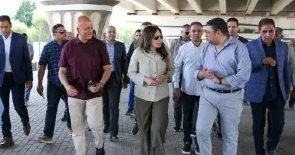 وزيرة الإسكان 