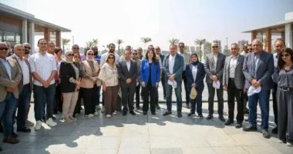 وزيرة الإسكان 