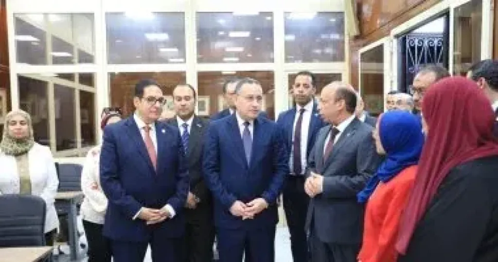 وزير التعليم العالي ورئيس جامعة القاهرة 