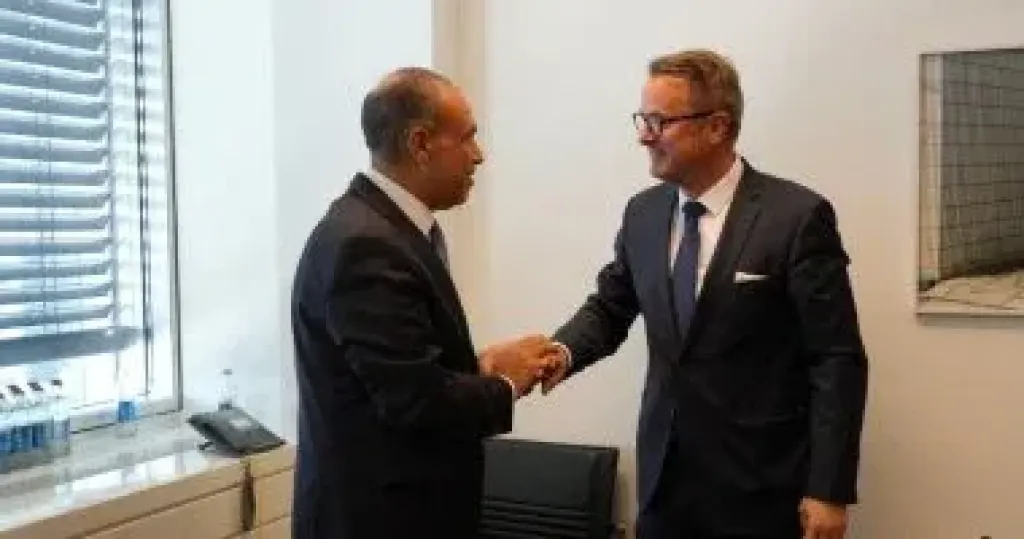 وزير الخارجية 