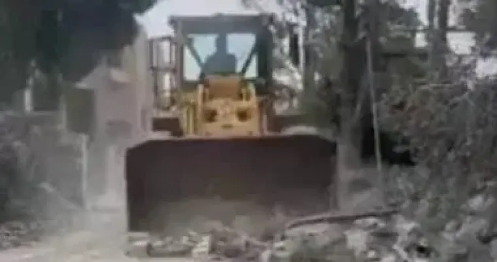 بدء فتح الطرق في صور 