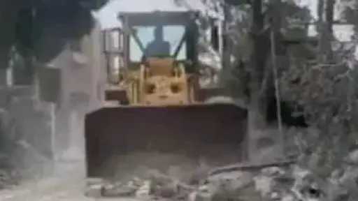 بدء فتح الطرق في صور وبنت جبيل تمهيدا لعودة الأهالي وسط دعوات إلى التريث