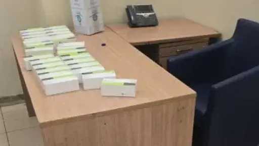 جمارك مطار القاهرة تحبط محاولة تهريب أدوية بكراتين مياه زمزم