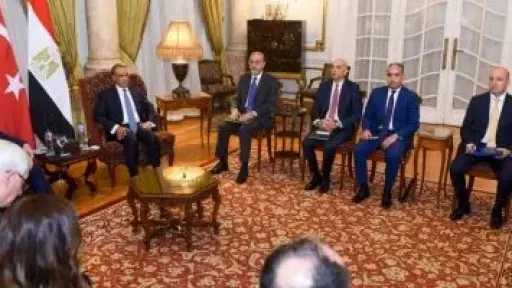 وزيرا خارجية مصر وتركيا يؤكدان أهمية مواصلة التنسيق السياسي والتشاور الإقليمى