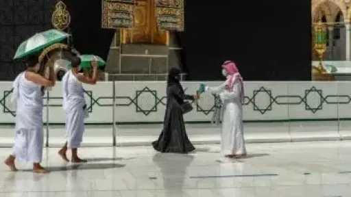 خادم الحرمين الشريفين يوافق على استضافة 1000 معتمر ومعتمرة