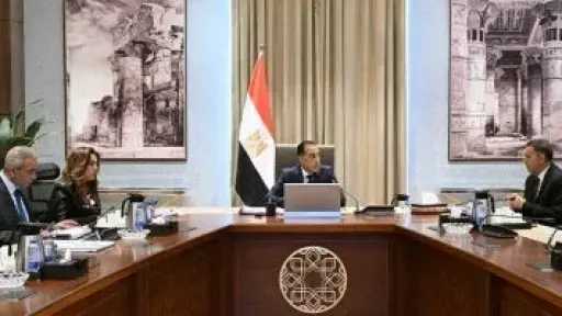 رئيس الوزراء يتابع مع محافظ القليوبية موقف عدد من المشروعات التنموية
