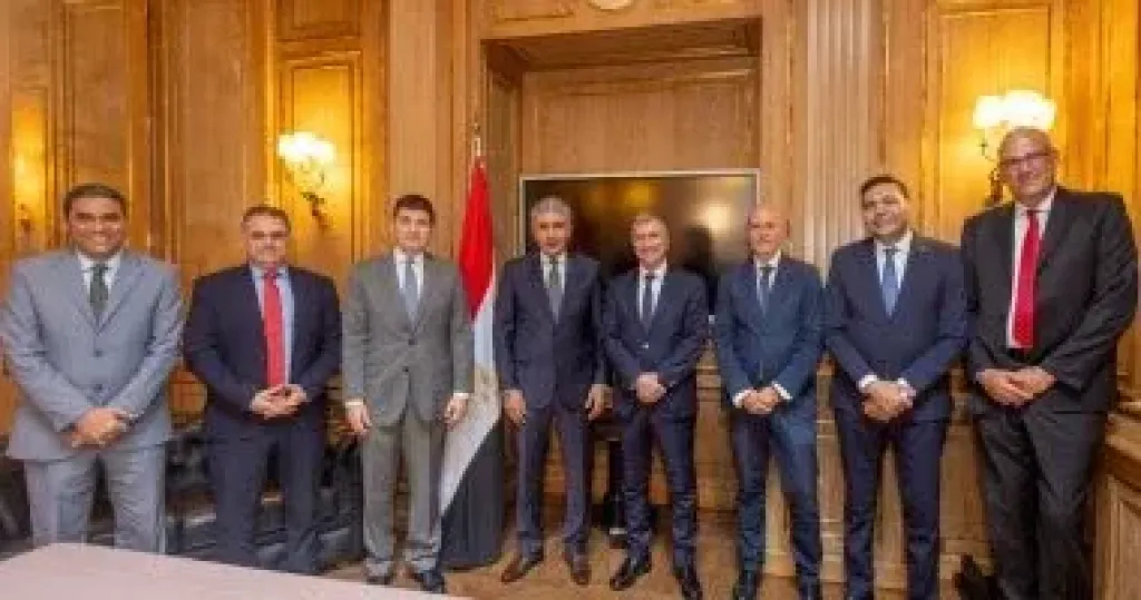 وزير السياحة 