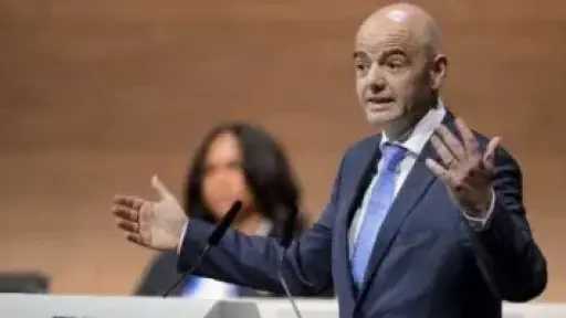 رحلات إنفانتينو الخاصة خلال كأس العالم تفجر أزمة جديدة داخل فيفا