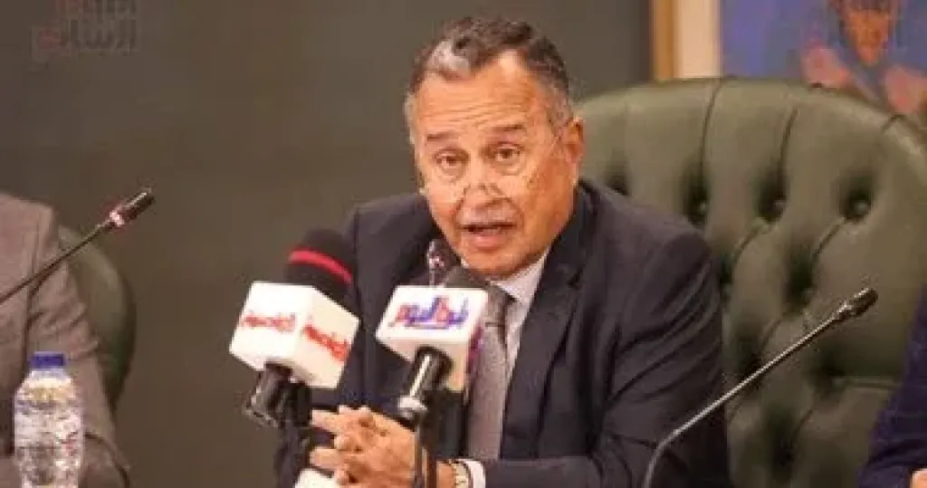 تولى نبيل فهمى قيادة الجامعة العربية.