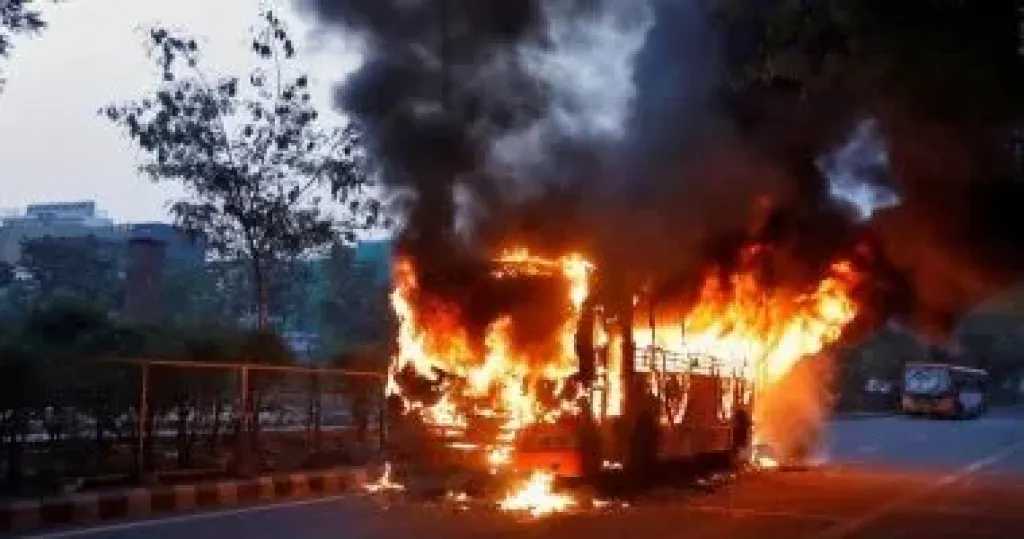 مصرع وإصابة 21 شخصا إثر اصطدام حافلة ركاب بشاحنة فى الهند