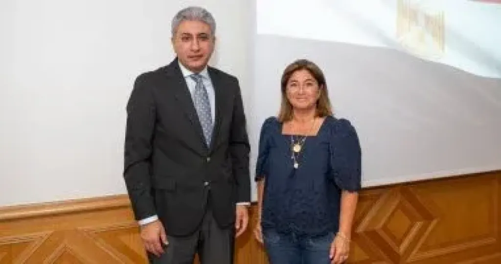 وزير السياحة 